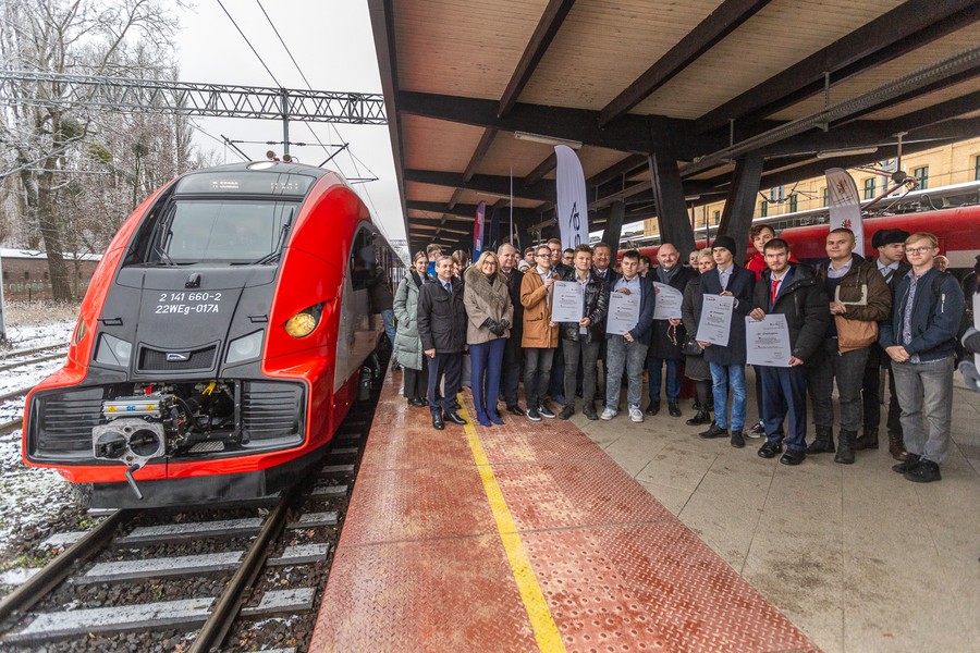 Nowe Elfy z Pesy od dziś na torach w Kujawsko-Pomorskiem, fot. Szymon Zdziebło/tarantoga.pl dla UMWKP