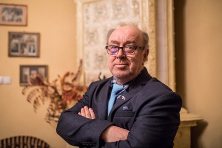 Tomasz Kardaś w swoim domu w Gębicach/Marcinkowie, fot. Andrzej Goiński/UMWKP