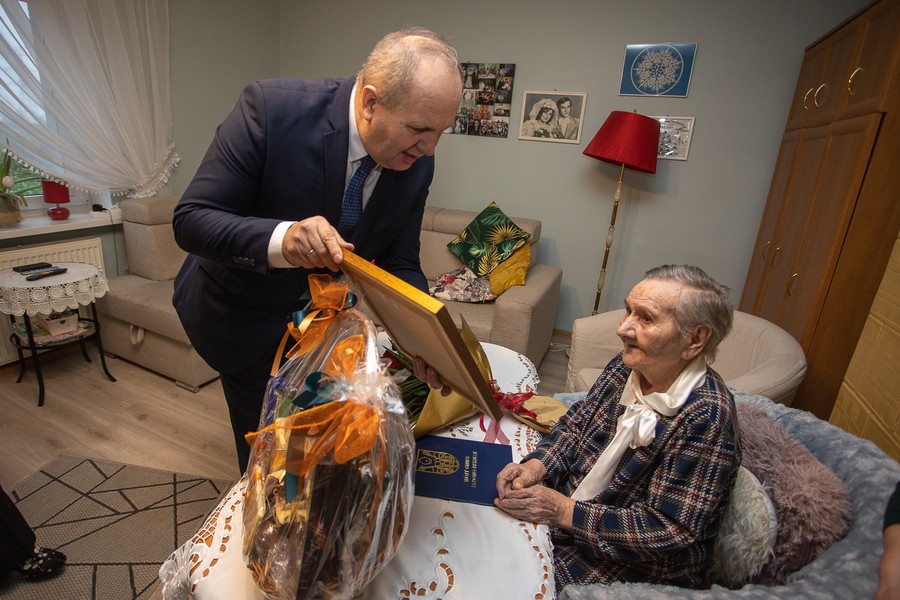 102. urodziny Heleny Wienckowskiej, fot. Mikołaj Kuras dla UMWKP
