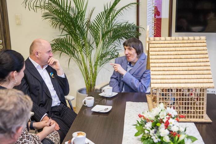 Wizyta Przemysława Kozłowskiego u marszałka, fot. Andrzej Goiński dla UMWKP