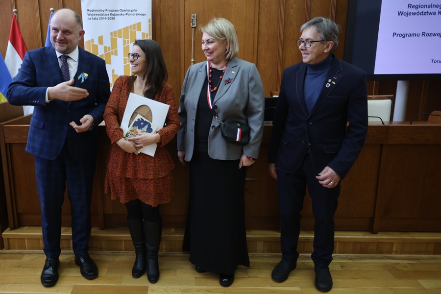 Ceremonia wręczenia umów o dofinansowanie RPO i PROW, 13 grudnia 2022, fot. Mikołaj Kuras dla UMWKP