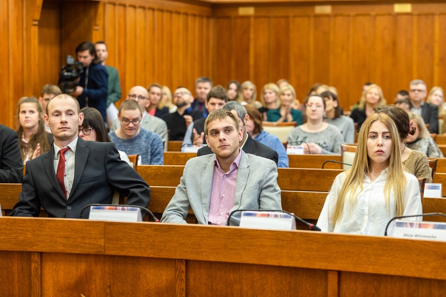 Sesja osób z niepełnosprawnościami, fot. Szymon Zdziebło/tarantoga.pl dla UMWKP