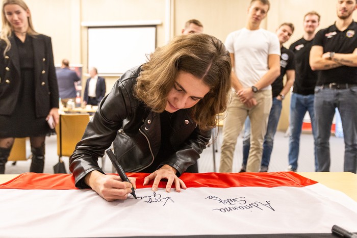 Kinga Gacka podczas spotkania sportowców z władzami województwa, 21 listopada 2022, fot. Szymon Zdziebło/tarantoga.pl dla UMWKP