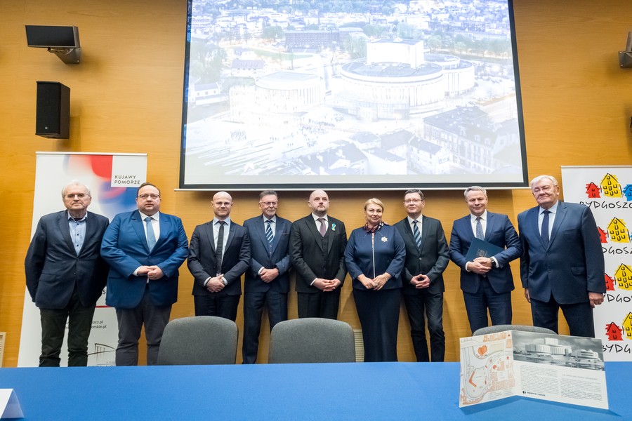 Ceremonia podpisania umowy z wykonawcą rozbudowy Opery Nova, fot. Tomasz Czachorowski dla UMWKP