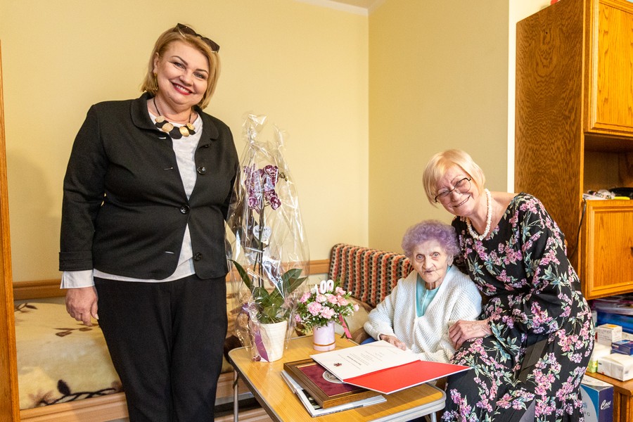 Setne urodziny Ireny Woźniak, fot. Szymon Zdziebło/tarantoga.pl dla UMWKP