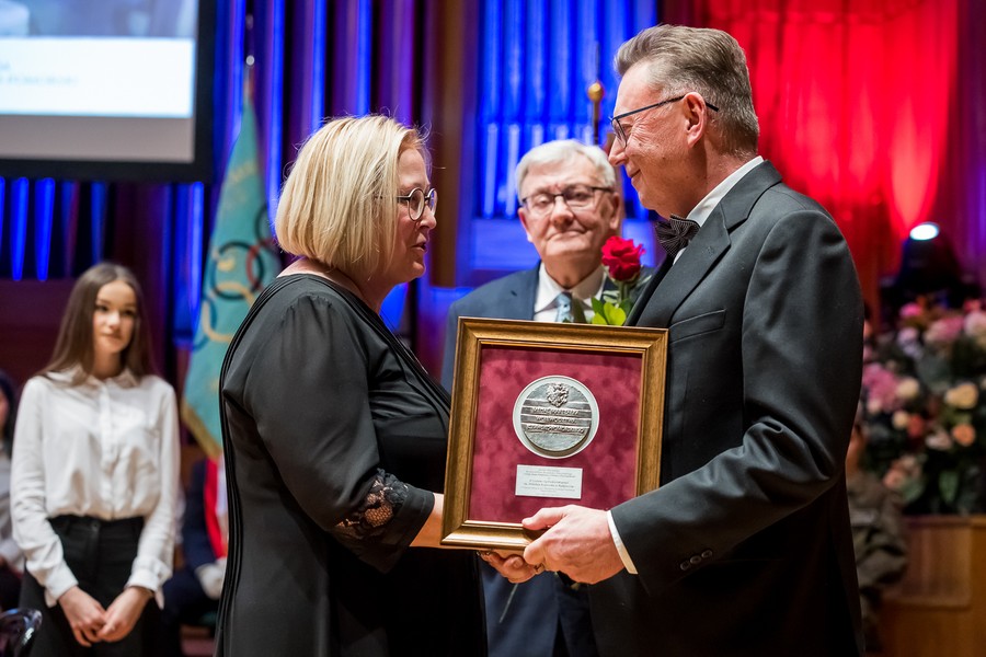 Obchody jubileuszu stulecia nadania II Liceum Ogólnokształcącemu w Bydgoszczy imienia Mikołaja Kopernika, fot. Tomasz Czachorowski/eventphoto.com.pl dla UMWKP