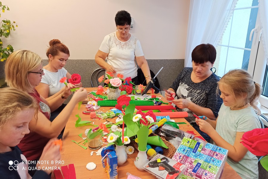 Integracyjne spotkanie mieszkańców Brąchnowa z nauką rękodzieła, fot. Katarzyna Kowalska