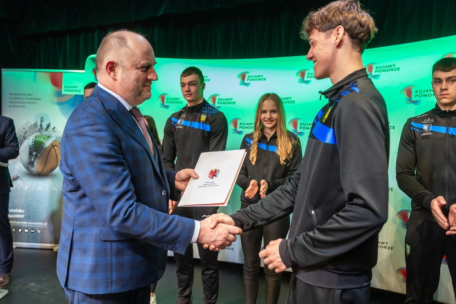 Wręczenie stypendiów sportowych, fot. Szymon Zdziebło/tarantoga.pl dla UMWKP