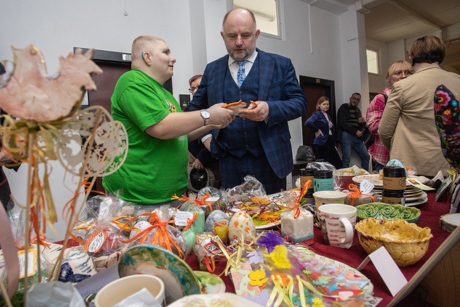 Wystawa rękodzieła osób z niepełnosprawnościami, fot. Mikołaj Kuras dla UMWKP