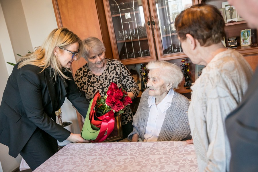 Wręczenie medalu Unitas Durat Stanisławie Woźniak, fot. Andrzej Goiński