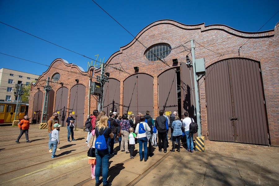 Zwiedzanie zajezdni tramwajowej w Grudziądzu, fot. Mikołaj Kuras dla UMWKP