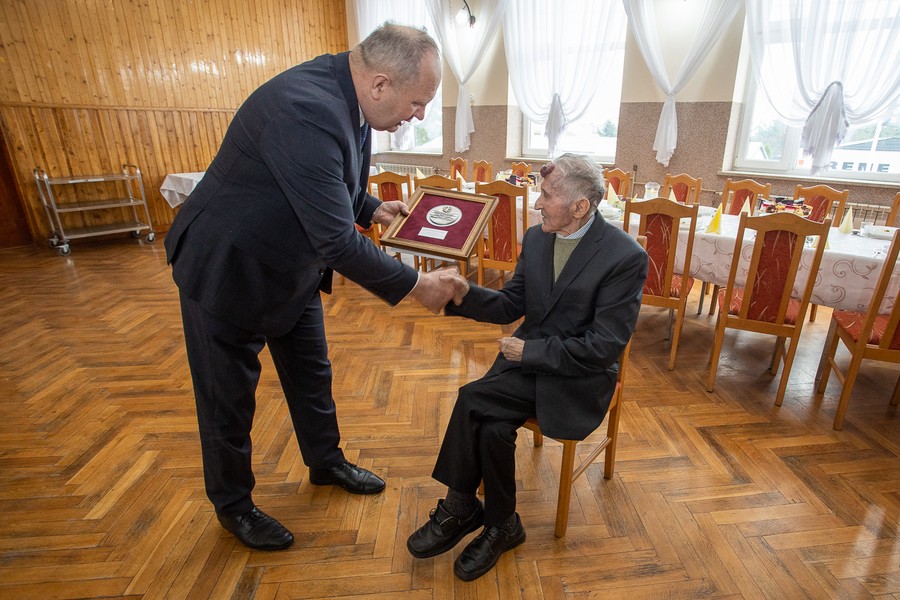 Medal Unitas Durat dla Juliana Pawłowskiego, fot. Mikołaj Kuras dla UMWKP