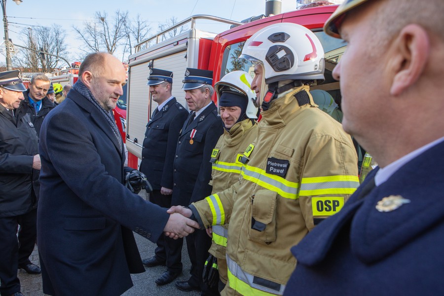 Przekazanie wozów strażackich 2021, fot. Mikołaj Kuras dla UMWKP