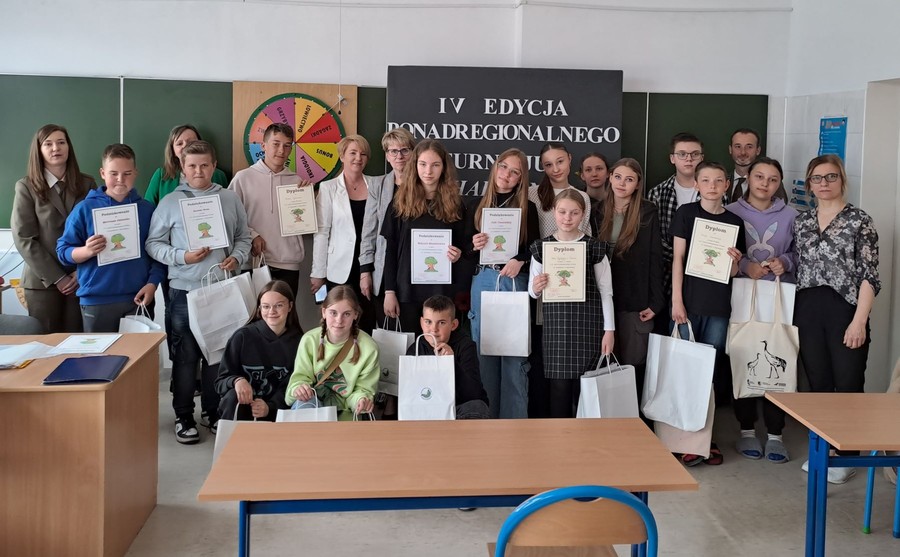 Laureaci i uczestnicy konkursu (fot. ZS w Lubowidzu)