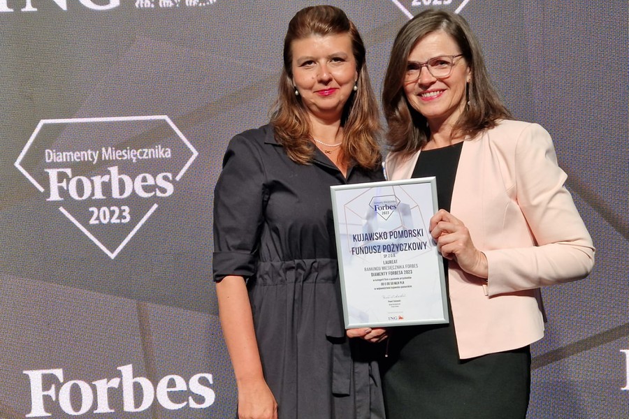 Prezes K-PFP Agnieszka Wasita i dyrektor działu pożyczek Barbara Kowzan na gali „Diamentów”, fot. K-PFP