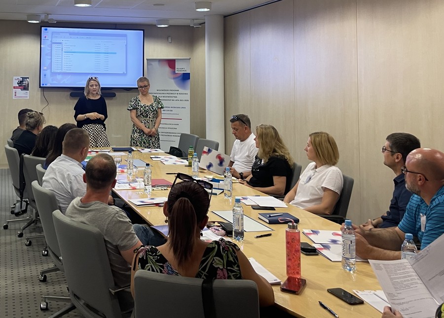 Prowadzące i uczestnicy szkolenia ,, Bez przemocy” Pani Katarzyna Łęgowska i Pani Agnieszka Bocian 12-16 czerwca 2023r, fot. Biuro Wsparcia Rodziny, Przeciwdziałania Przemocy i Uzależnieniom