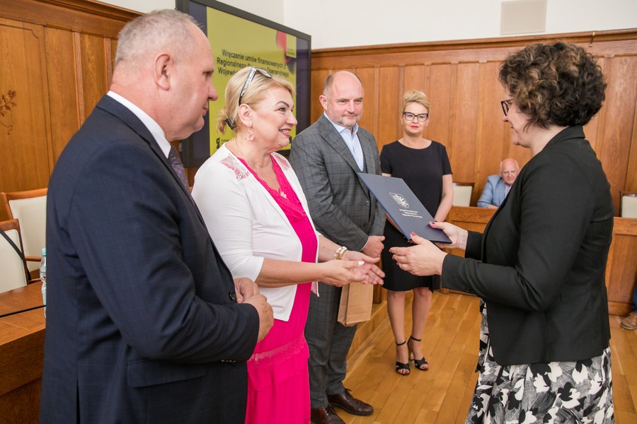 Ceremonia podpisania umów o dofinansowanie w ramach PRO i PROW, fot. Andrzej Goiński/UMWKP