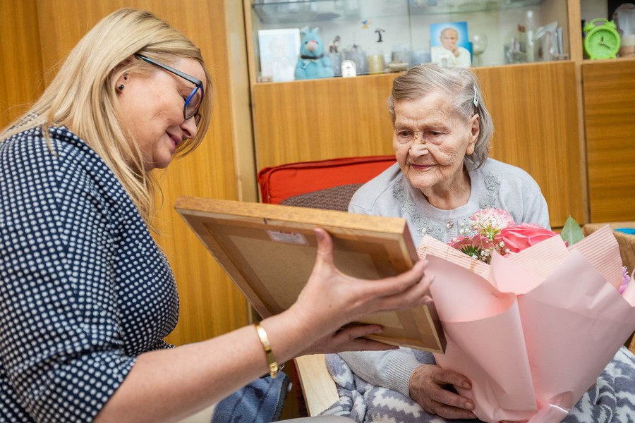 Medal Unitas Durat dla Pani Reginy Murawskiej, fot. fot. Szymon Zdziebło tarantoga.pl dla UMWKP
