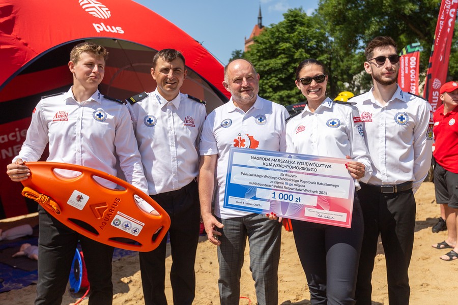 Otwarcie sezonu letniego nad Jeziorem Chełmżyńskim, fot. Szymon Zdziebło/tarantoga.pl dla UMWKP