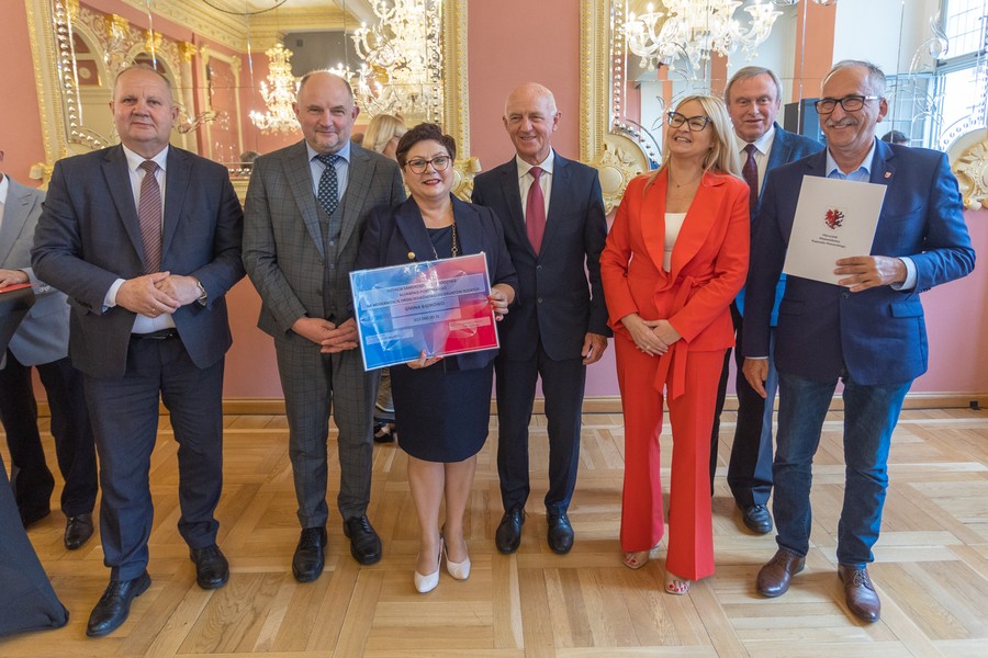 Ceremonia wręczenia umów, fot. Mikołaj Kuras dla UMWKP