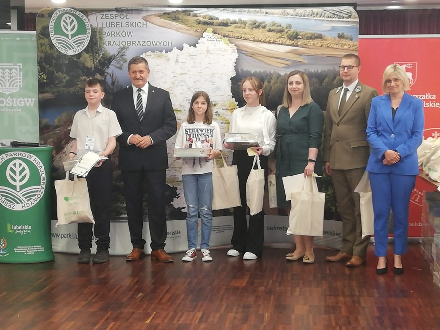 Reprezentacja województwa wraz z organizatorami konkursu, fot. Archiwum KPK