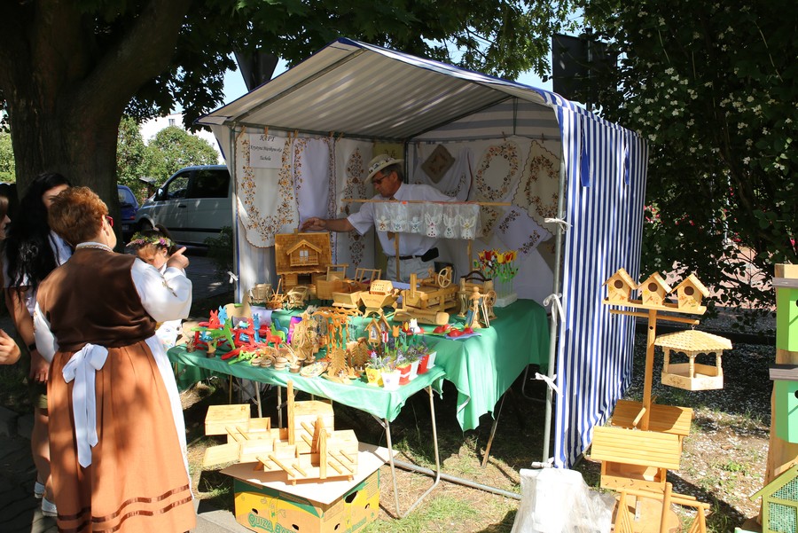 Stoisko z drewnianymi wyrobami, fot. Bartłomiej Szamocki