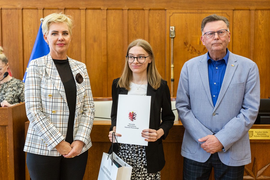 Wręczenie nagród w konkursie „Mój ojciec – jak dobrze być razem”, Fot. Szymon Zdziebło, tarantoga.pl dla UMWKP