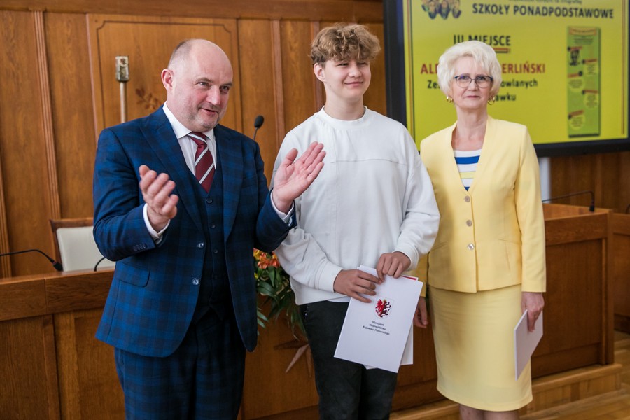 Wręczenie nagród w konkurach w ramach cyklu ,,Giganci Kujaw i pomorza”. Fot. Andrzej Goiński UMWKP