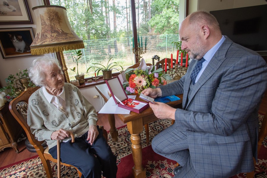 Wanda Helena Hadrysiak otrzymała marszałkowski złoty medal Unitas Durat Palatinatus Cuiaviano-Pomeraniensis, fot. Mikołaj Kuras dla UMWKP