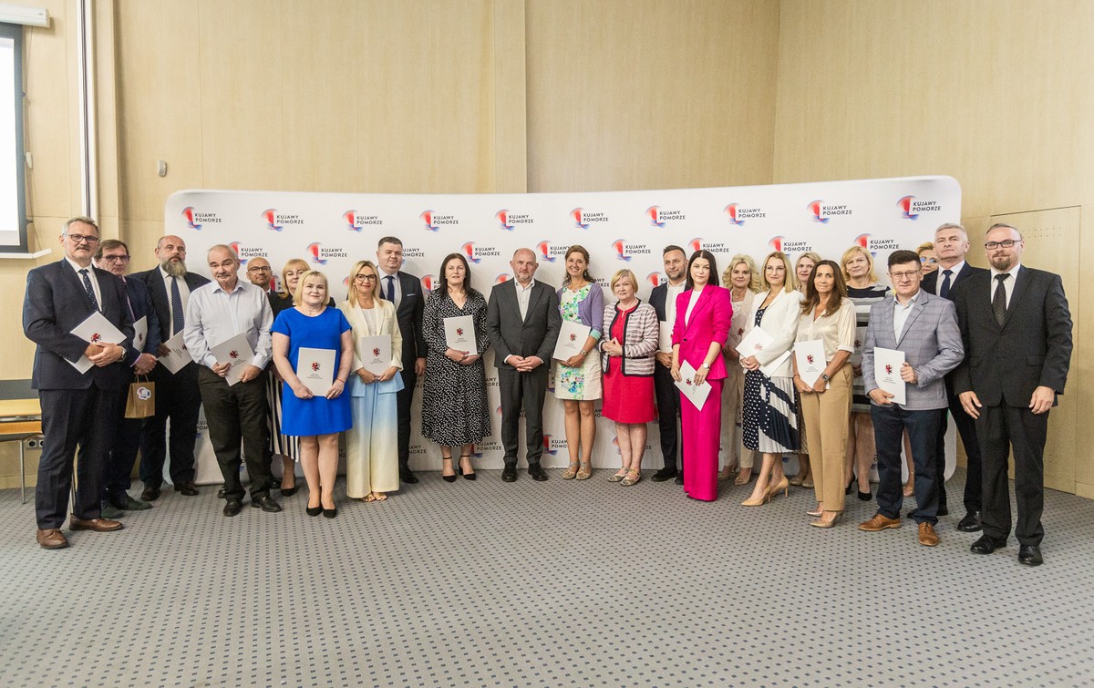 Ceremonia podpisania umów o finansowanie projektów dotyczących rynku pracy, fot. Szymon Zdzieblo/tarantoga.pl dla UMWKP