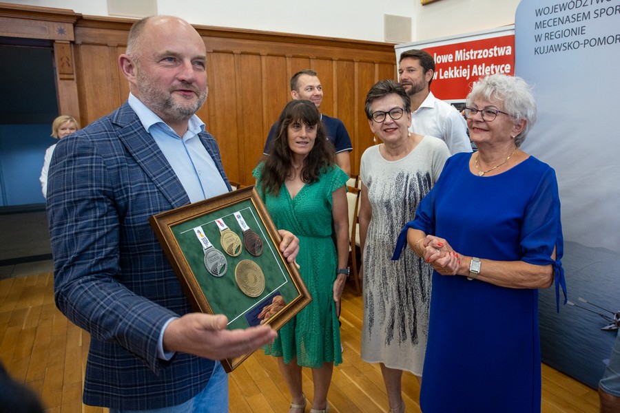 Spotkanie z medalistami tegorocznych Halowych Mistrzostw Świata w Lekkiej Atletyce Masters, fot. Mikołaj Kuras dla UMWKP