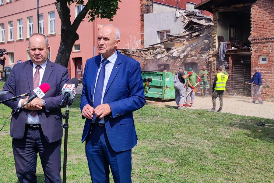 Briefing prasowy wicemarszałka Zbigniewa Sosnowskiego i burmistrza Jerzego Czerwińskiego w Chełmży, fot. UMWKP