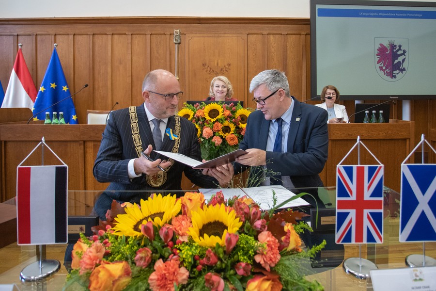 Toruń, Uroczyste podpisanie porozumienia ze szkockim Fife, fot. Mikołaj Kuras dla UMWKP