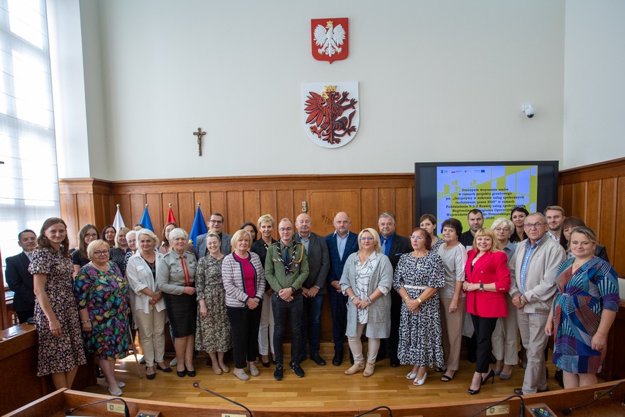 Środki na projekty społeczne NGO-sów, ceremonia wręczenia umów, fot. Mikołaj Kuras dla UMWKP