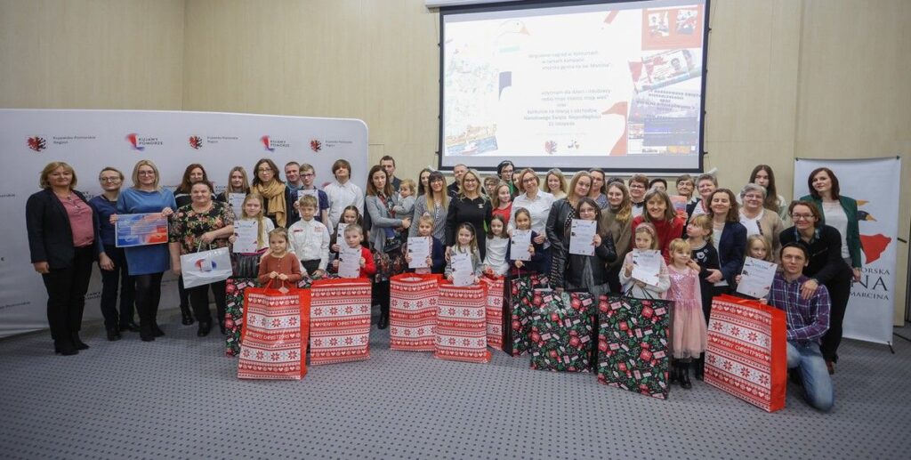 Laureaci ubiegłorocznych konkursów ogłoszonych w ramach ,,Kujawsko-pomorskiej gęsiny na św. Marcina”. Fot. Mikołaj Kuras dla UMWKP