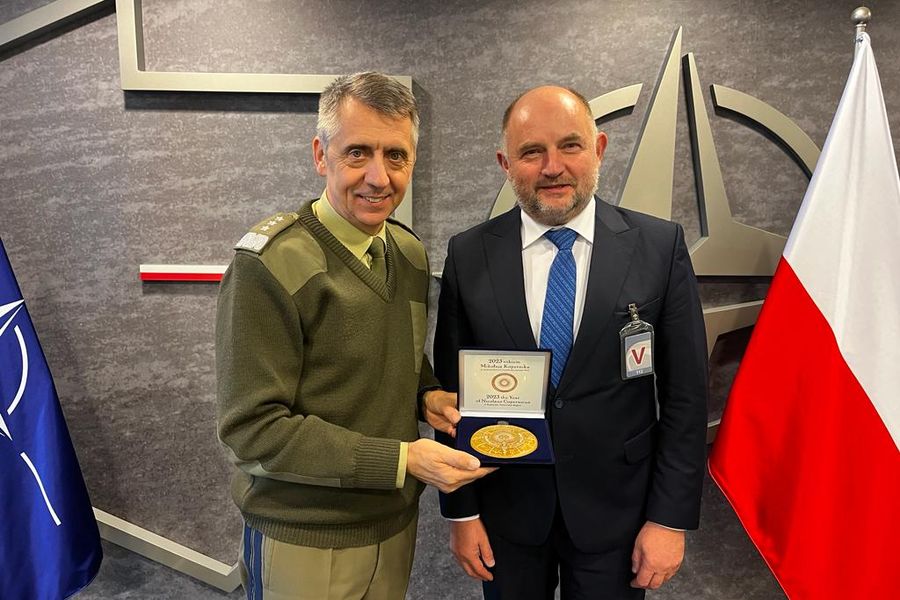 spotkanie marszałka Piotra Całbeckiego z polskim przedstawicielem przy Komitecie Wojskowym NATO i Komitecie Wojskowym UE gen. Sławomirem Wojciechowskim, fot. Mieszko Matusiak/UMWKP