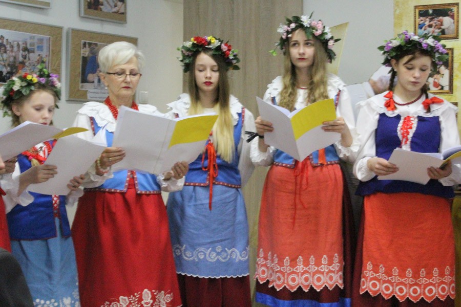 Montaż słowno-muzyczny w wykonaniu uczniów Gimnazjum nr 14 we Włocławku