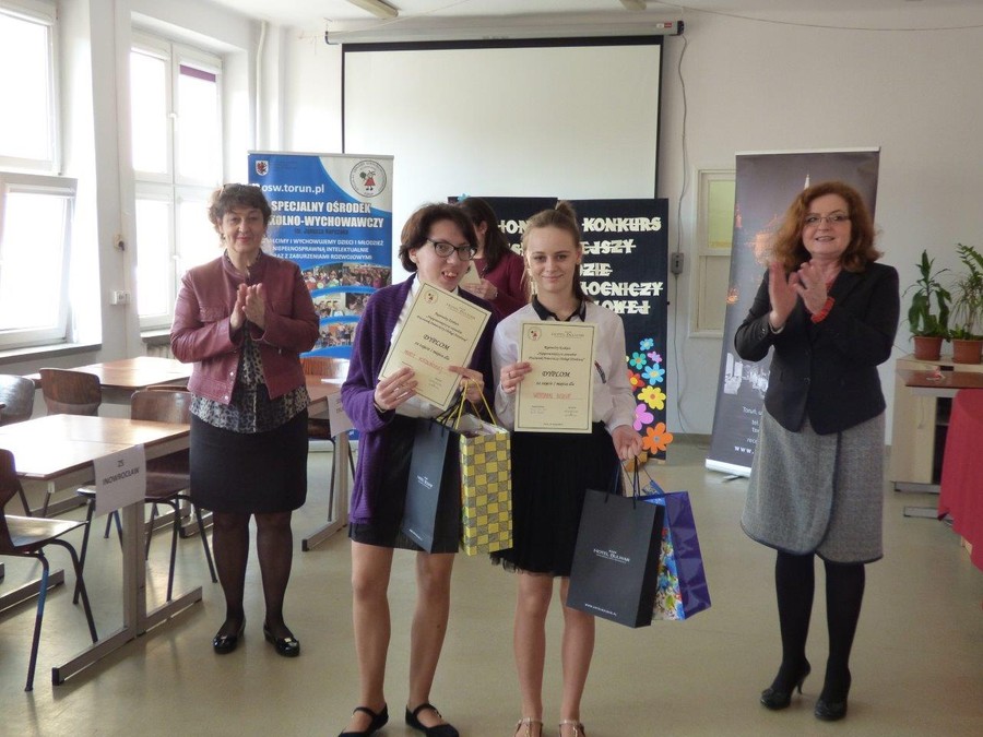 laureaci z nagrodami