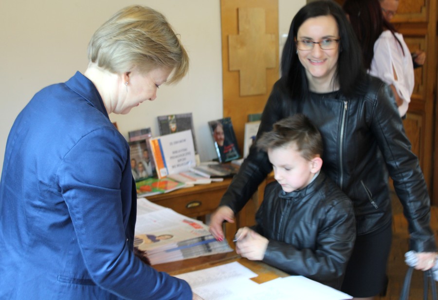 Katarzyna Zawacka-nauczyciel konsultan KPCEN we Włocławku wita uczestników konferencji