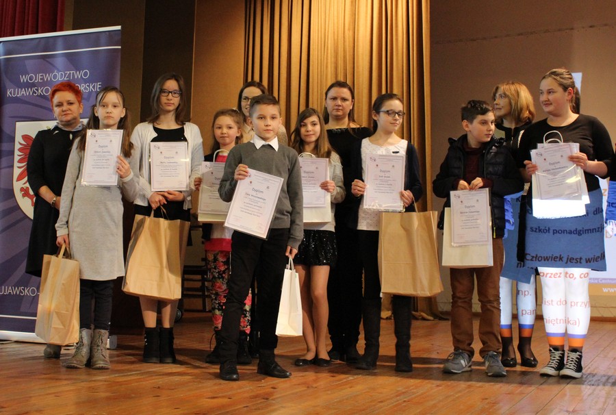 laureaci wraz z opiekunami