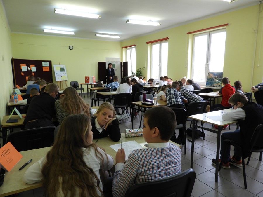 Uczestnicy Wielkiej Ligi Czytelników piszą test