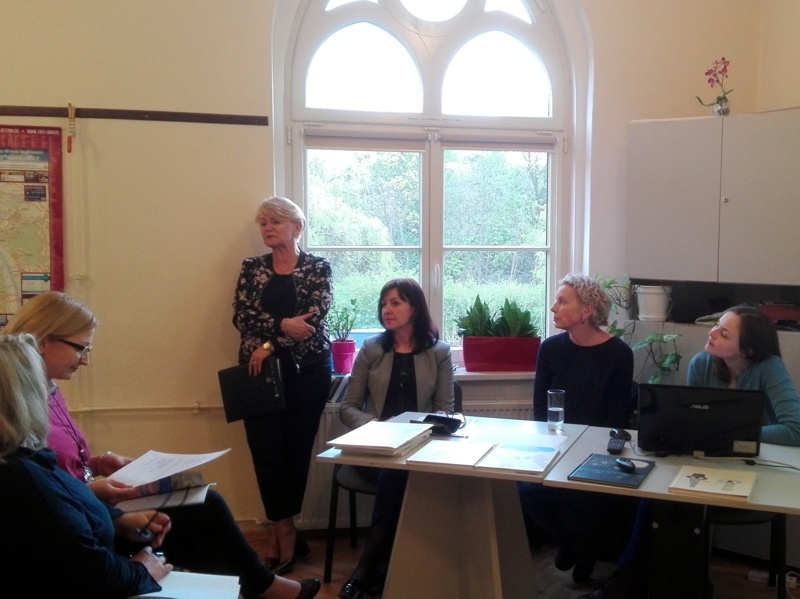 Anna Piątek przedstawia prelegentki