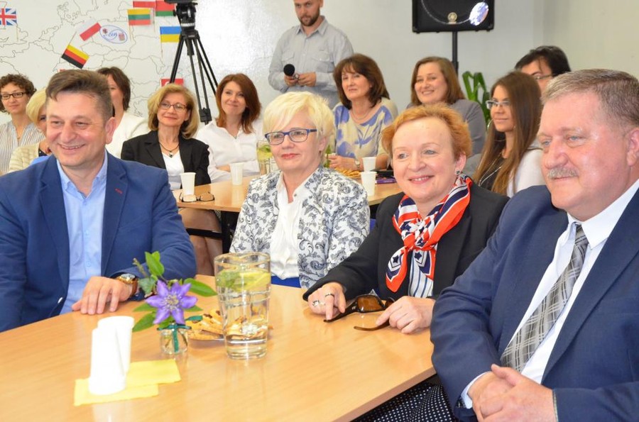 Dyrektor Domicela Kopaczewska oraz członek zarządu Województwa Kujawsko-Pomorskiego Sławomir Kopyści