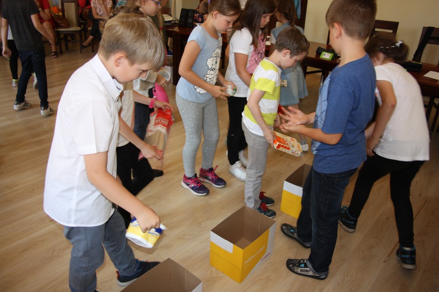 Podejmowanie decyzji Do pojemnika o jakim kolorze należy wrzucić plastiki, papier, szkło