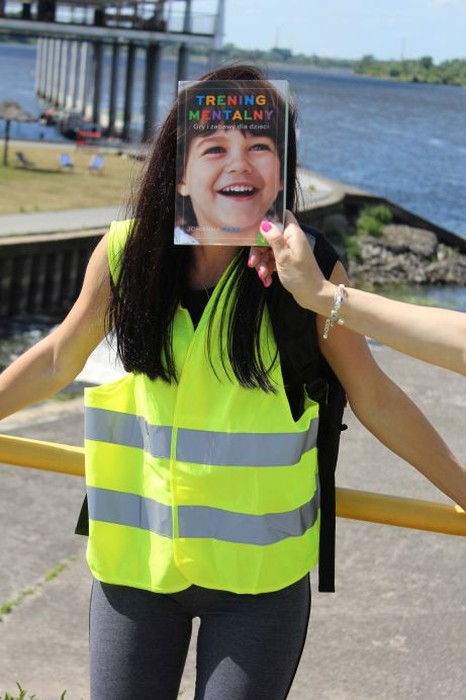 Sleevface nad Wisłą - nietypowe zdjęcie z książką