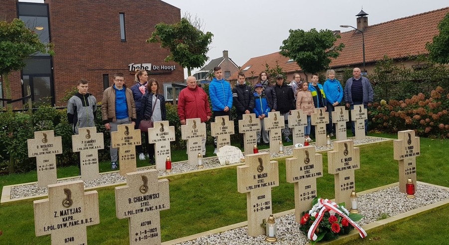 Na cmentarzu w Alphen Holandia