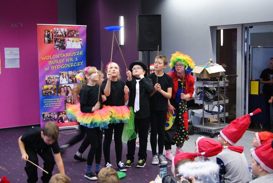 Praca zespołowa żonglerów