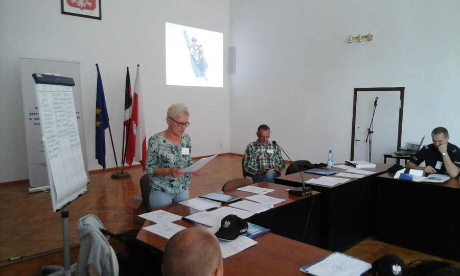 M. Jankowska-Polus i Marek Kolinski prowadzą zajęcia w czasie szkolenia Rola funkcjonariuszy Policji w przeciwdziałaniu przemocy w rodzinie w środowisku lokalnym, Wąbrzeźno, 5.06.2017 r., fot. Biuro Wsparcia Rodziny i Przeciwdziałania Przemocy