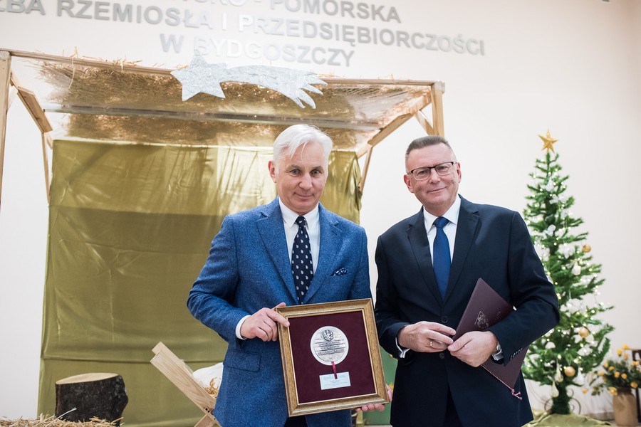 13.01.2017 r., Spotkanie noworoczne Kujawsko-Pomorskiej Izby Rzemiosła i Przedsiębiorczości w Bydgoszczy, podczas którego Cukiernia Sowa została wyróżniona najwyższym marszałkowskim odznaczeniem, medalem Unitas Durat Palatinatus Cuiaviano-Pomeranensis , fot. Tymon Markowski