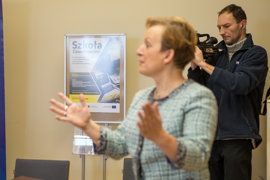 17.01.2017 r., Podpisanie umów partnerskich z jednostkami samorządu terytorialnego na realizację projektu ,,Szkoła zawodowców”, fot. Szymon Zdziebło/tarantoga.pl